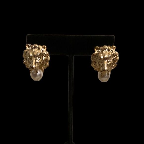 GORGEOUS LION PEARL EARRINGS   - Picture 3 of 3